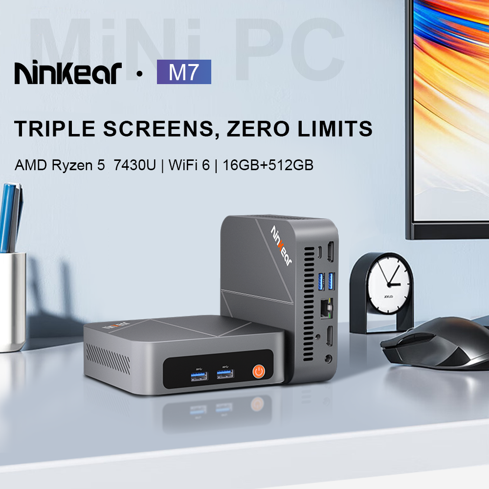 Dos mini PCs Ninkear M7 grises en un escritorio. Un PC tiene puertos USB.