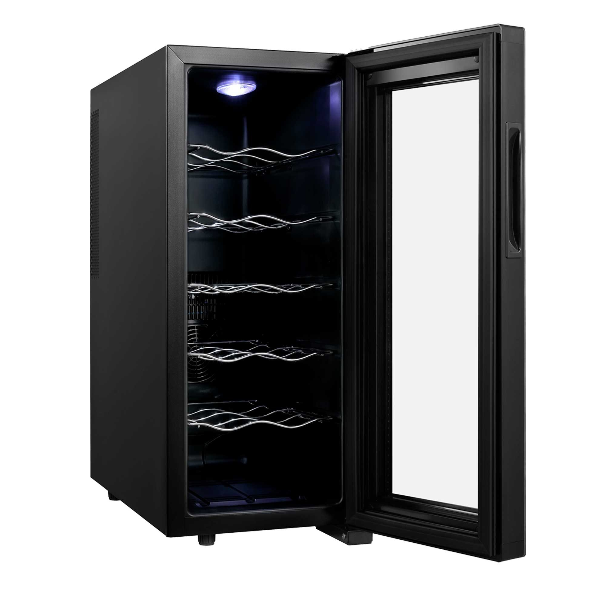 Cantinetta vino nera con porta in vetro aperta, ripiani argentati e luce interna.