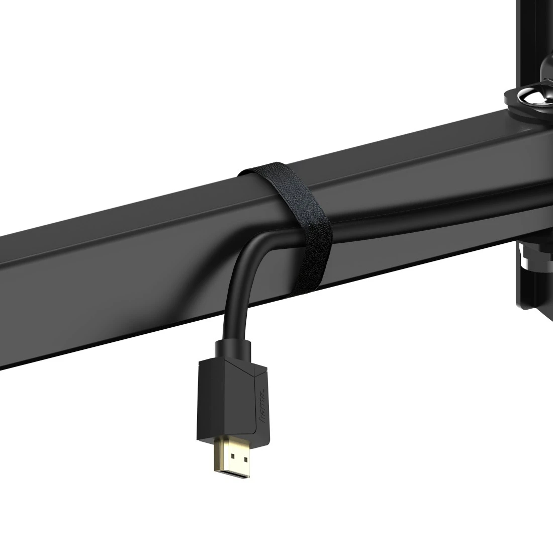Un câble HDMI noir est fixé à un bras noir avec une sangle velcro.