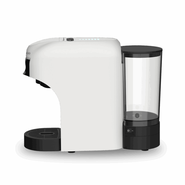 Weiße Kaffeemaschine mit transparentem Wassertank und schwarzem Sockel.