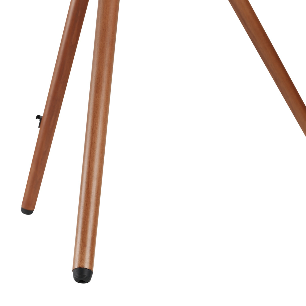 Tre gambe in legno con piedini neri su sfondo bianco.