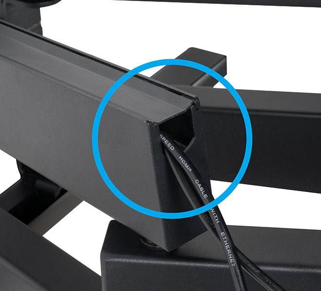 Schwarzes HDMI-Kabel mit Ethernet in einer schwarzen Kabelhalterung.
