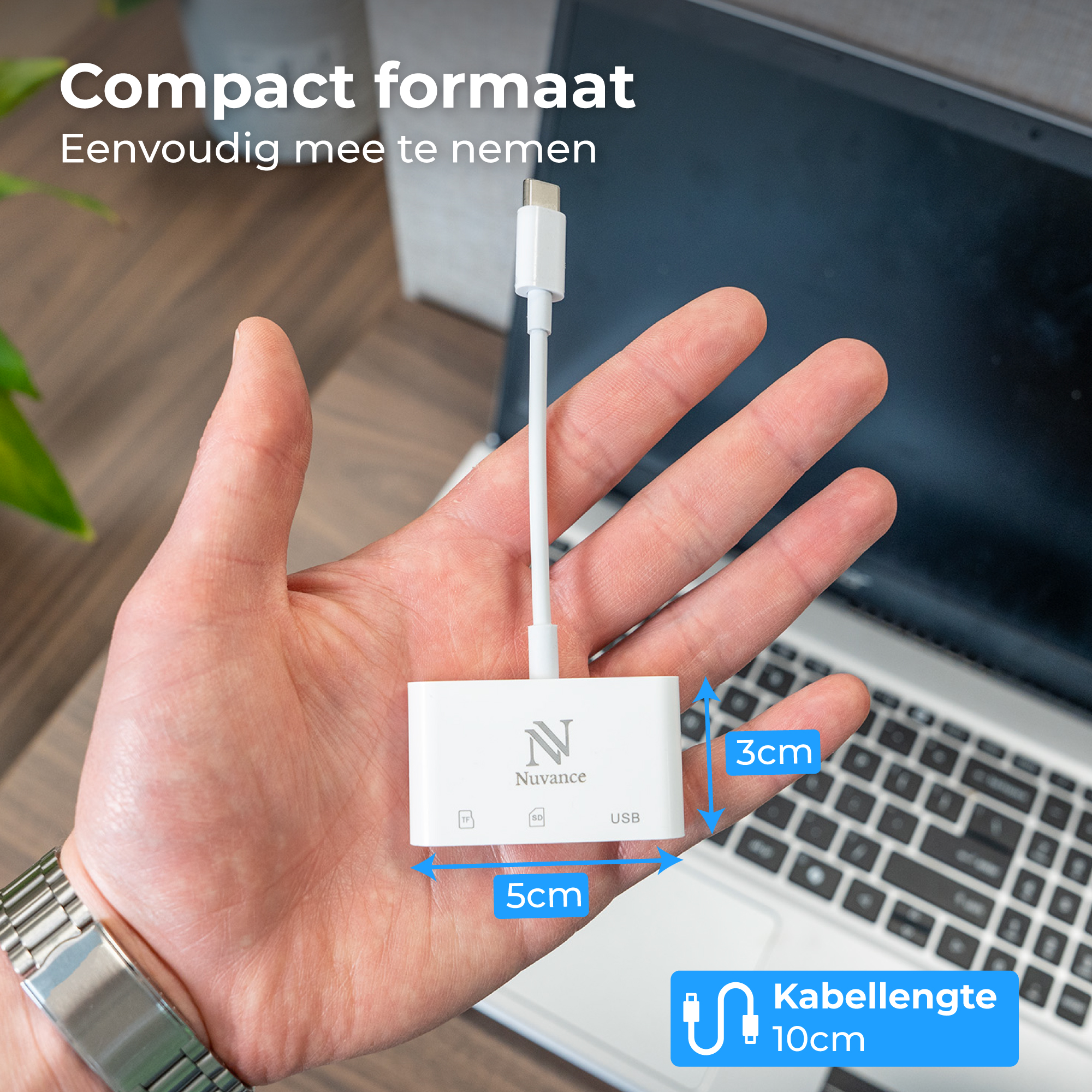 Witte Nuvance adapter met USB-C kabel in hand, 3x5cm.