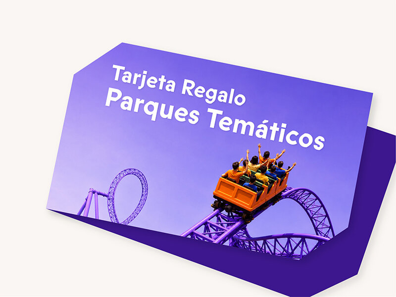 Tarjeta regalo para parques temáticos con una montaña rusa y gente.