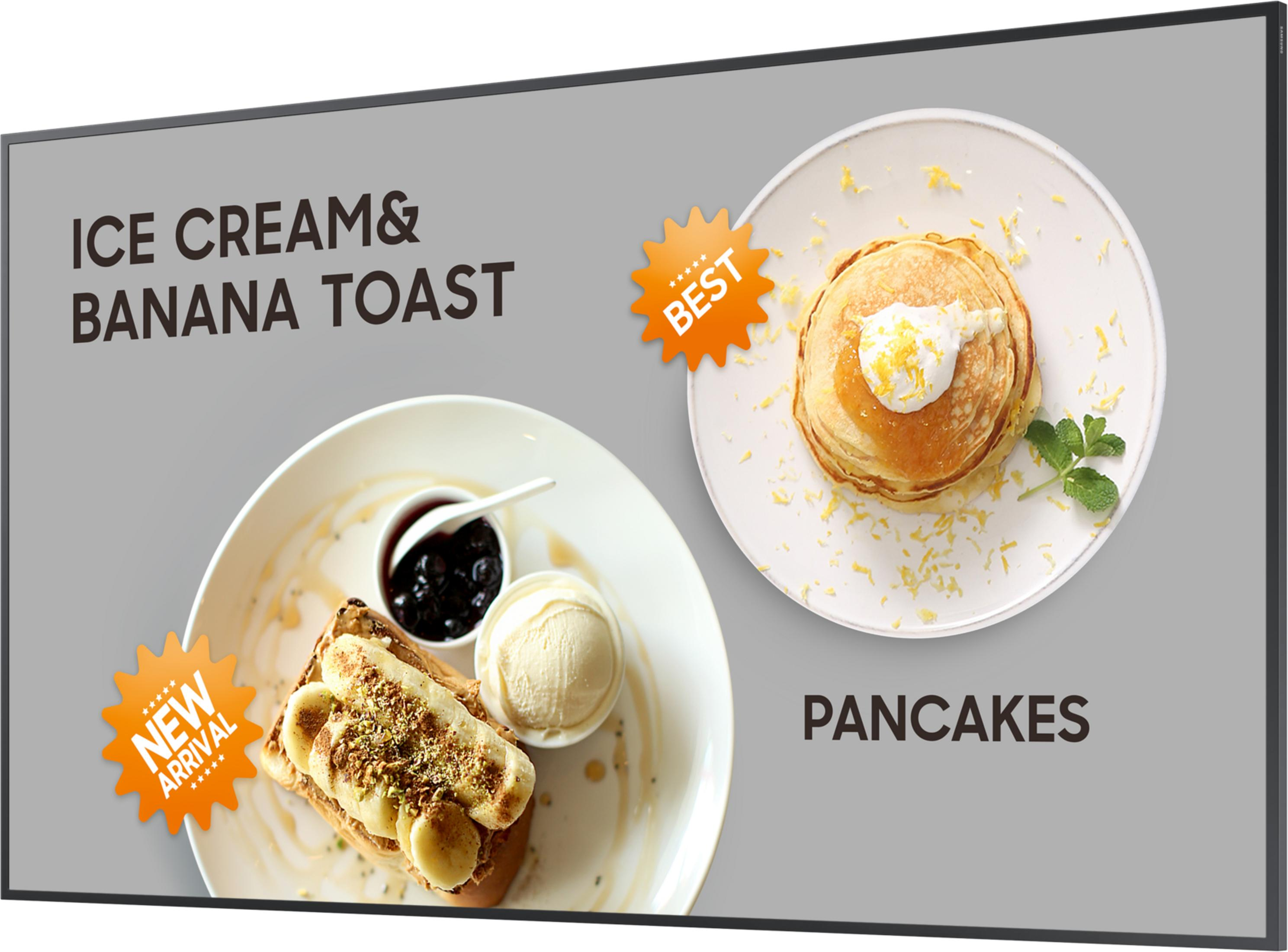 Gelato e toast alla banana e pancake con guarnizione.