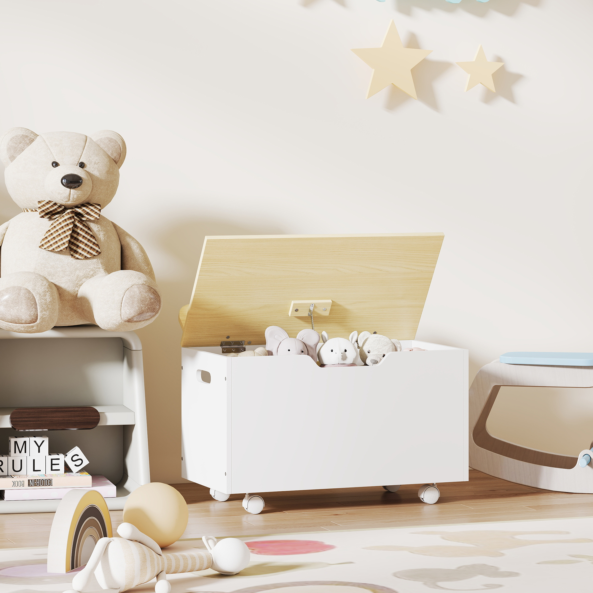 Un oso de peluche grande se sienta en un estante junto a un baúl de juguetes blanco con peluches.
