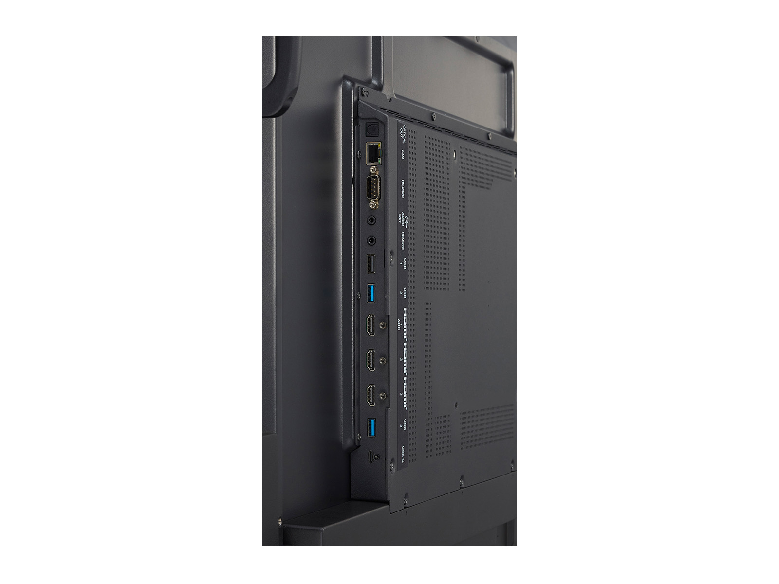 Rückseite eines Displays mit verschiedenen Anschlüssen wie HDMI, USB und LAN.