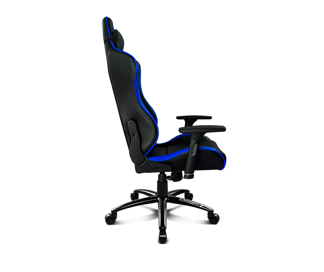 Silla gamer negra con detalles azules, vista lateral.