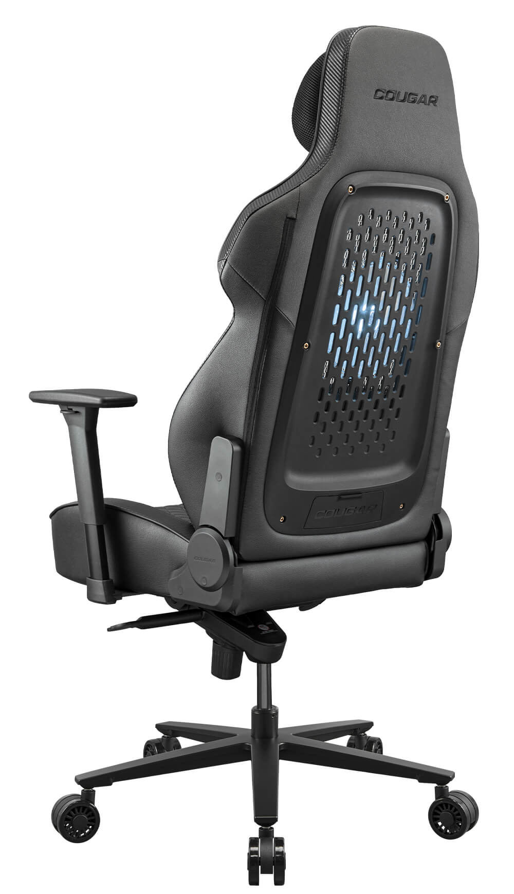 Silla gamer negra con reposabrazos ajustables y soporte lumbar. Luces LED azules en la espalda.