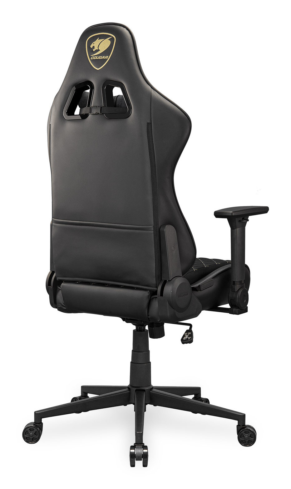 Silla gamer negra con logo dorado, reposabrazos ajustables y ruedas.