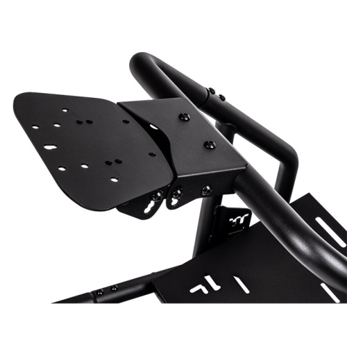Ein schwarzer Metallrahmen mit Befestigungsplatten für Zubehör.