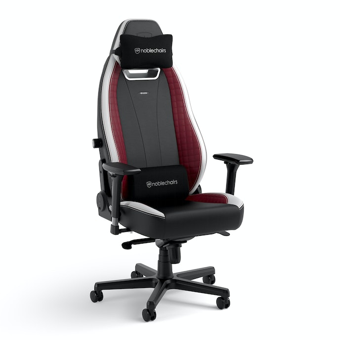 Ein schwarzer Gaming-Stuhl mit roten und weißen Akzenten und Kissen.