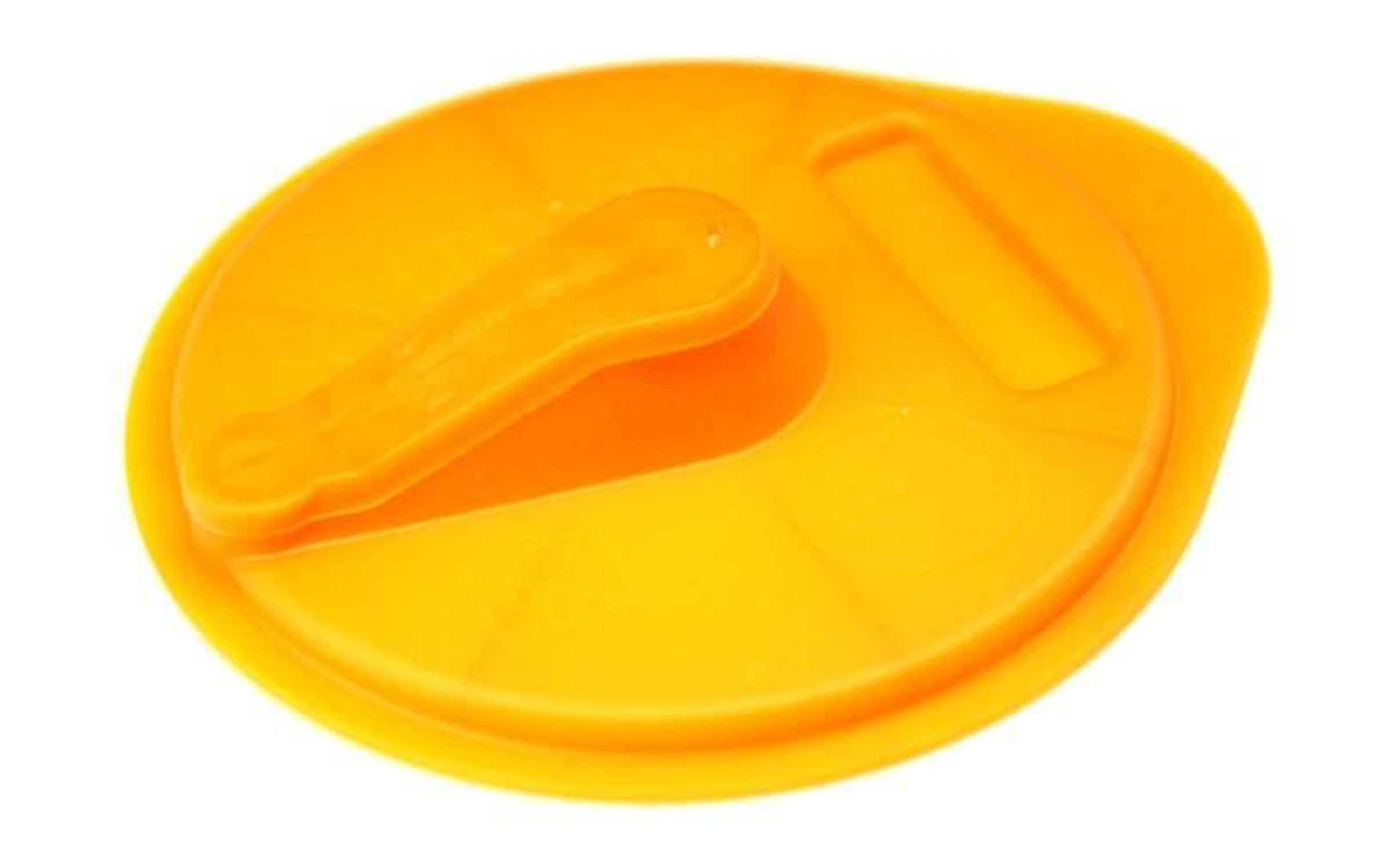 Ein leuchtend orangefarbener Deckel mit einem Griff und einer rechteckigen Vertiefung.