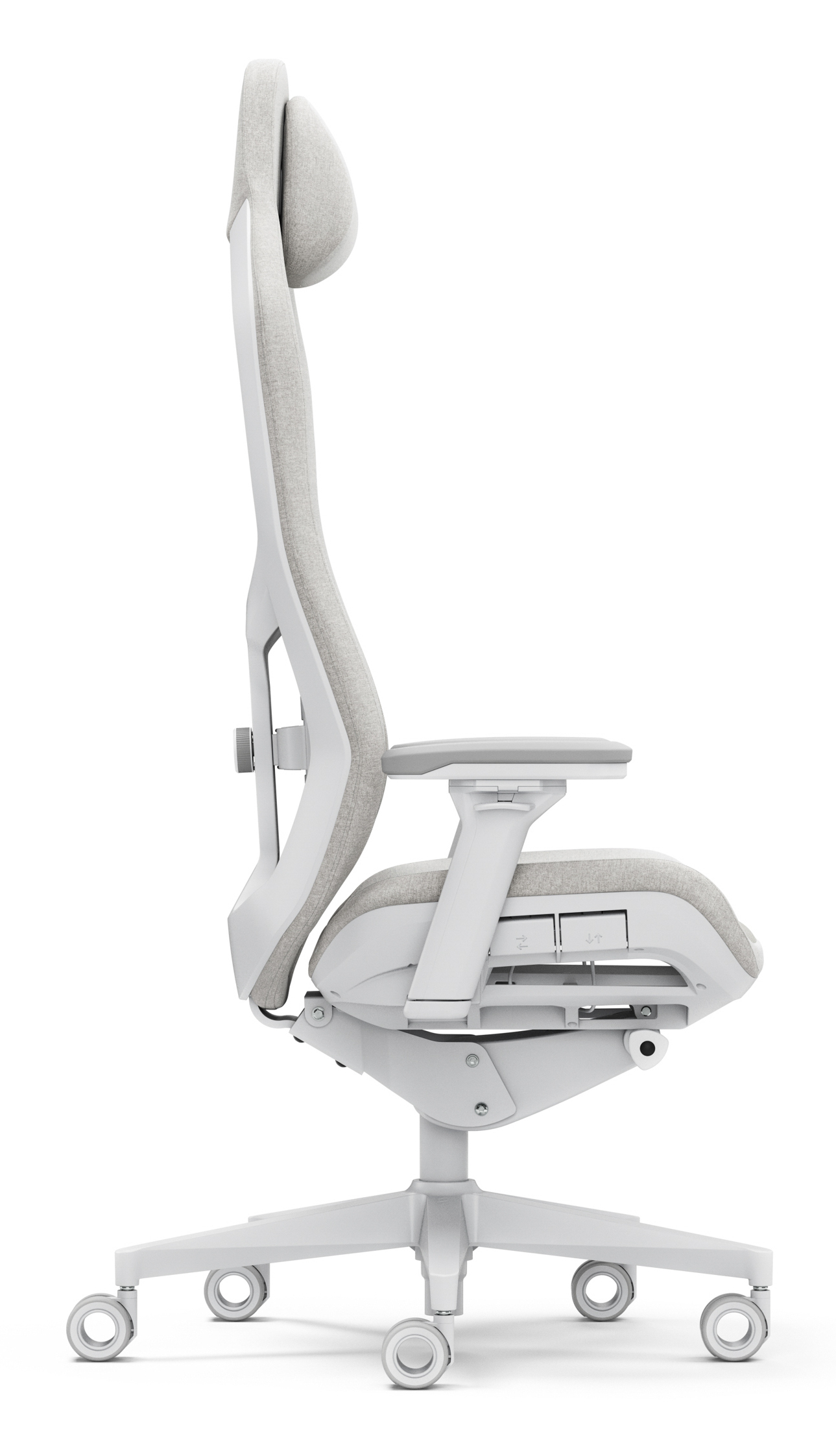 Ein heller ergonomischer Bürostuhl mit Rollen, Armlehnen und verstellbarer Kopfstütze.