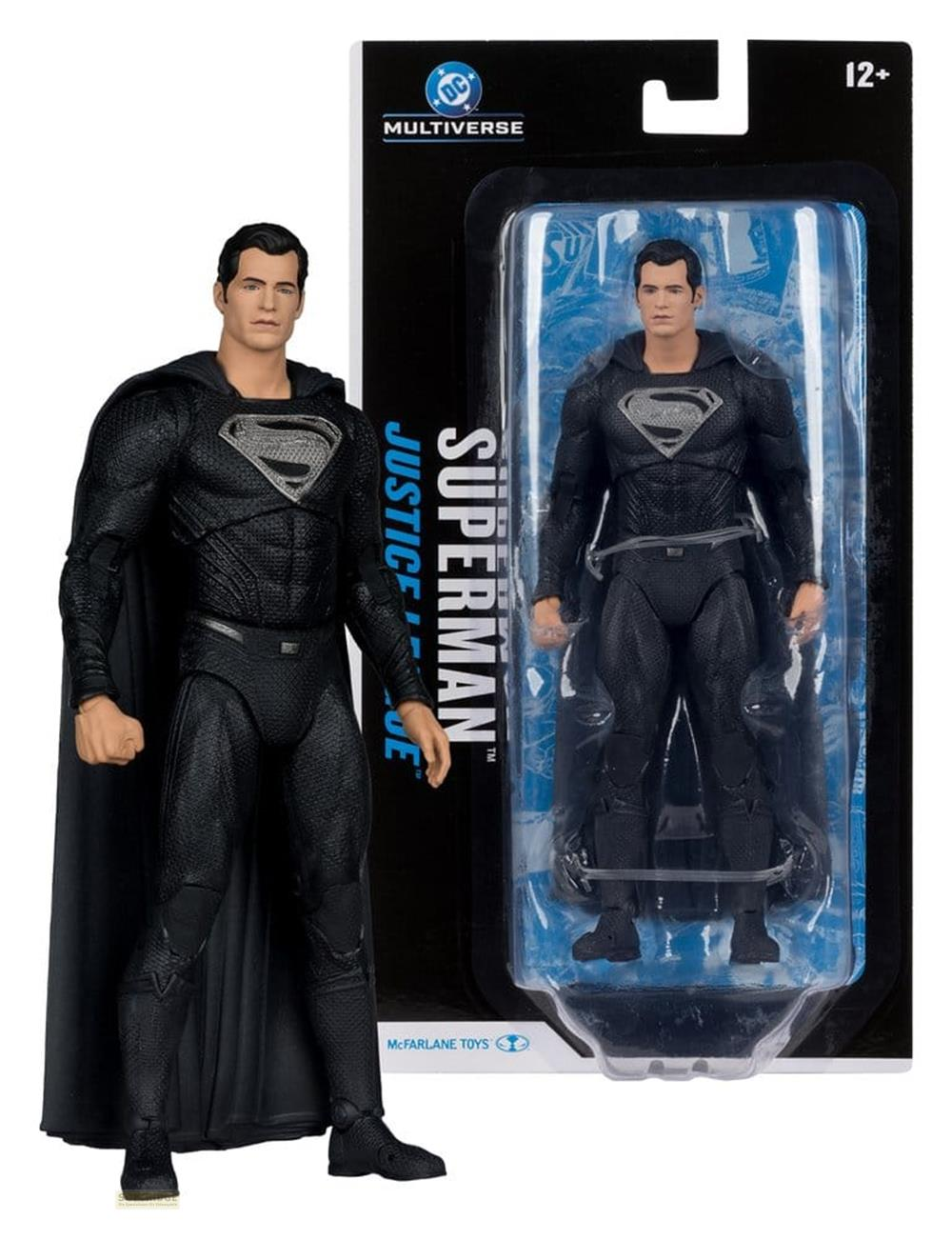 Un action figure nero di Superman in confezione e accanto.