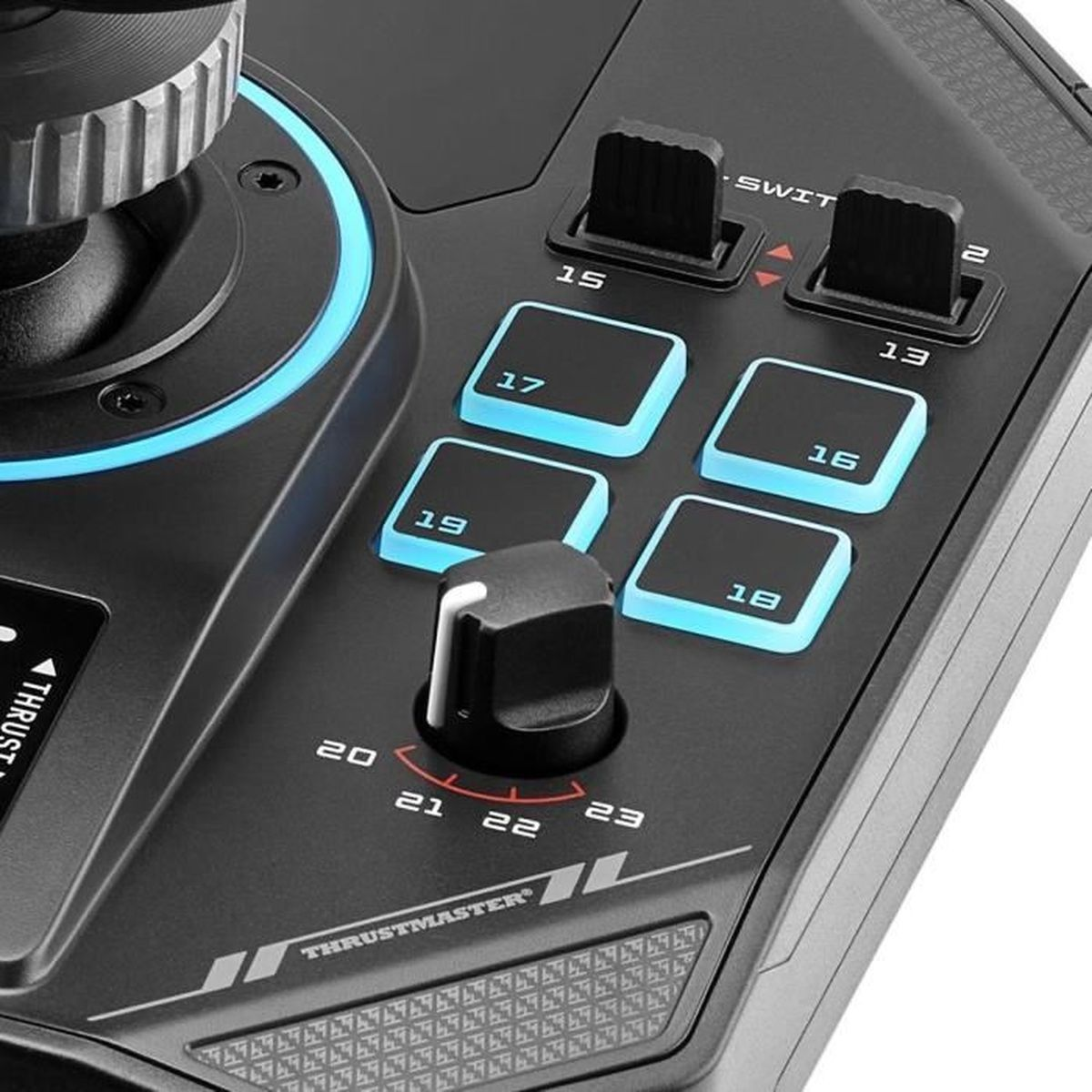 Nahaufnahme eines schwarzen Joysticks mit blauen Lichtern und nummerierten Tasten.