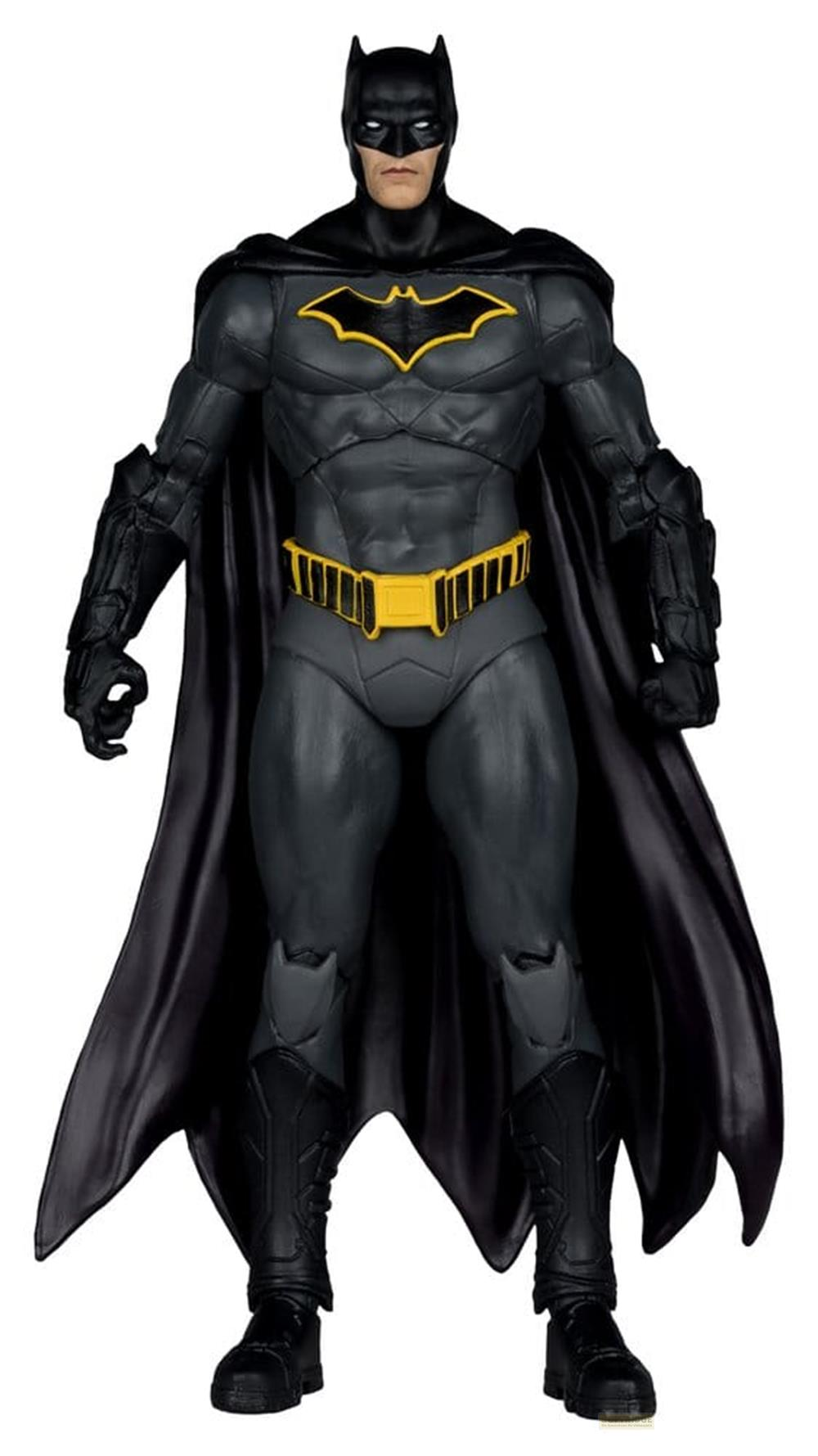 Una figura di Batman in abito scuro con cintura gialla e simbolo di pipistrello giallo sul petto.