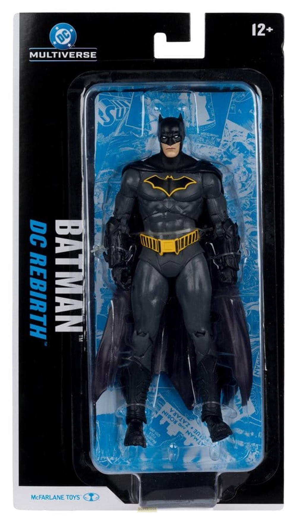 Un action figure di Batman in tuta scura con cintura gialla, nella sua confezione.