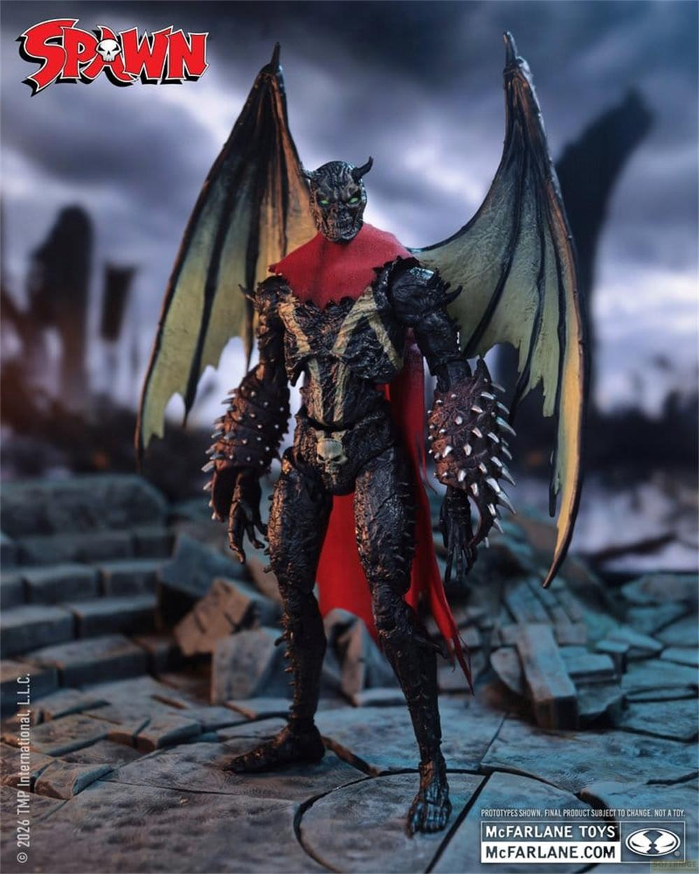 Una figura di Spawn con ali, mantello rosso e spuntoni, in piedi sulle pietre.