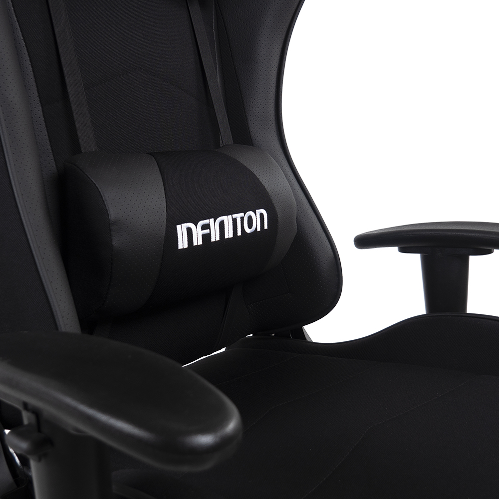 Silla gamer negra con cojín lumbar y reposabrazos, logo 'INFINITON'.