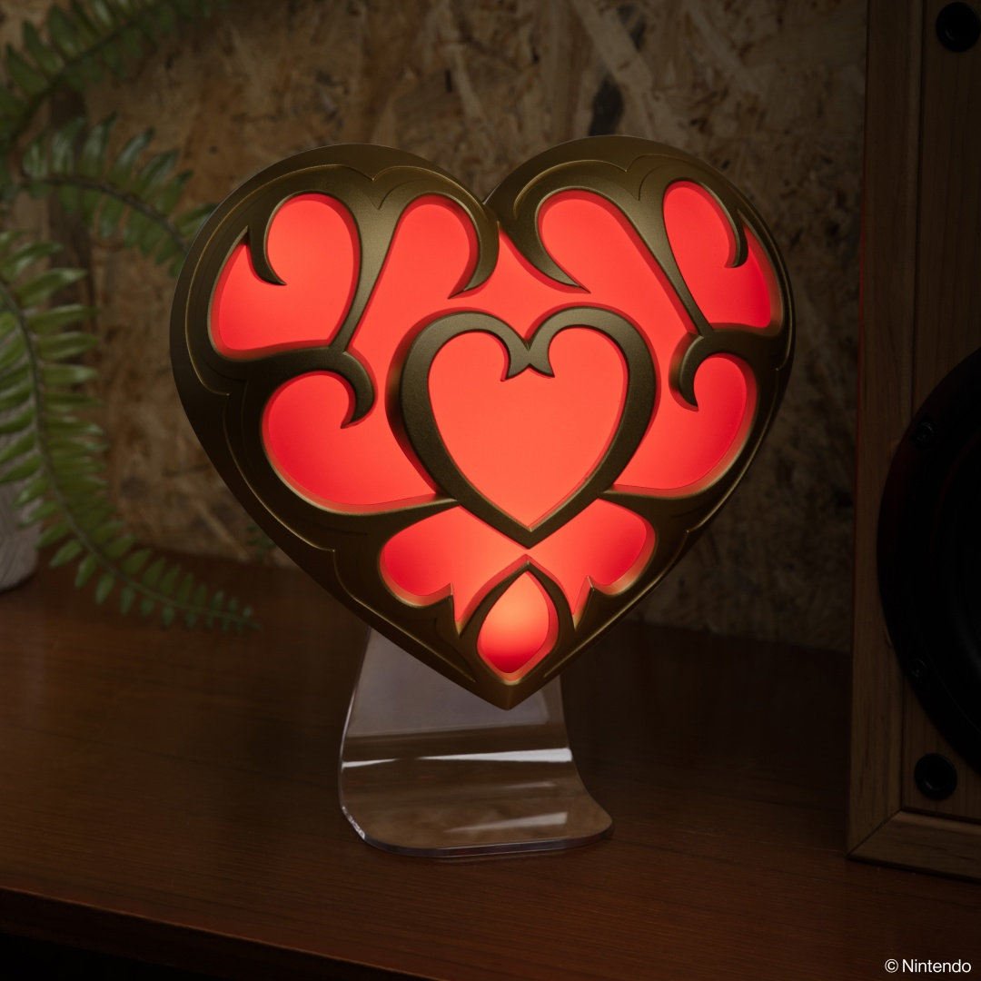 Una luz en forma de corazón con borde dorado e iluminación roja.