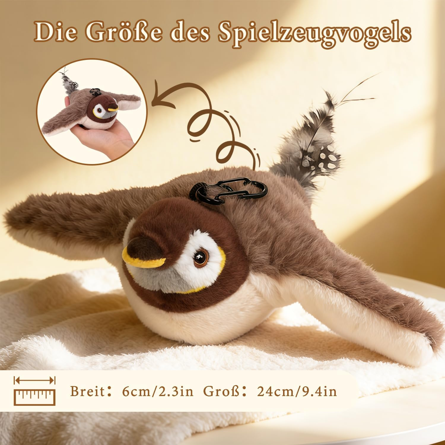 Ein kuscheliger Spielzeugvogel mit braunen und weißen Federn, Maße sind angegeben.