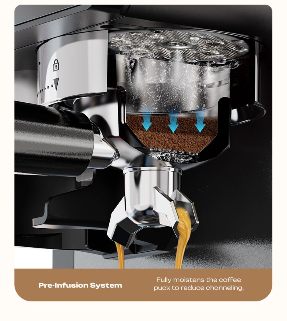 El agua gotea sobre el café molido en una cafetera. El espresso fluye.