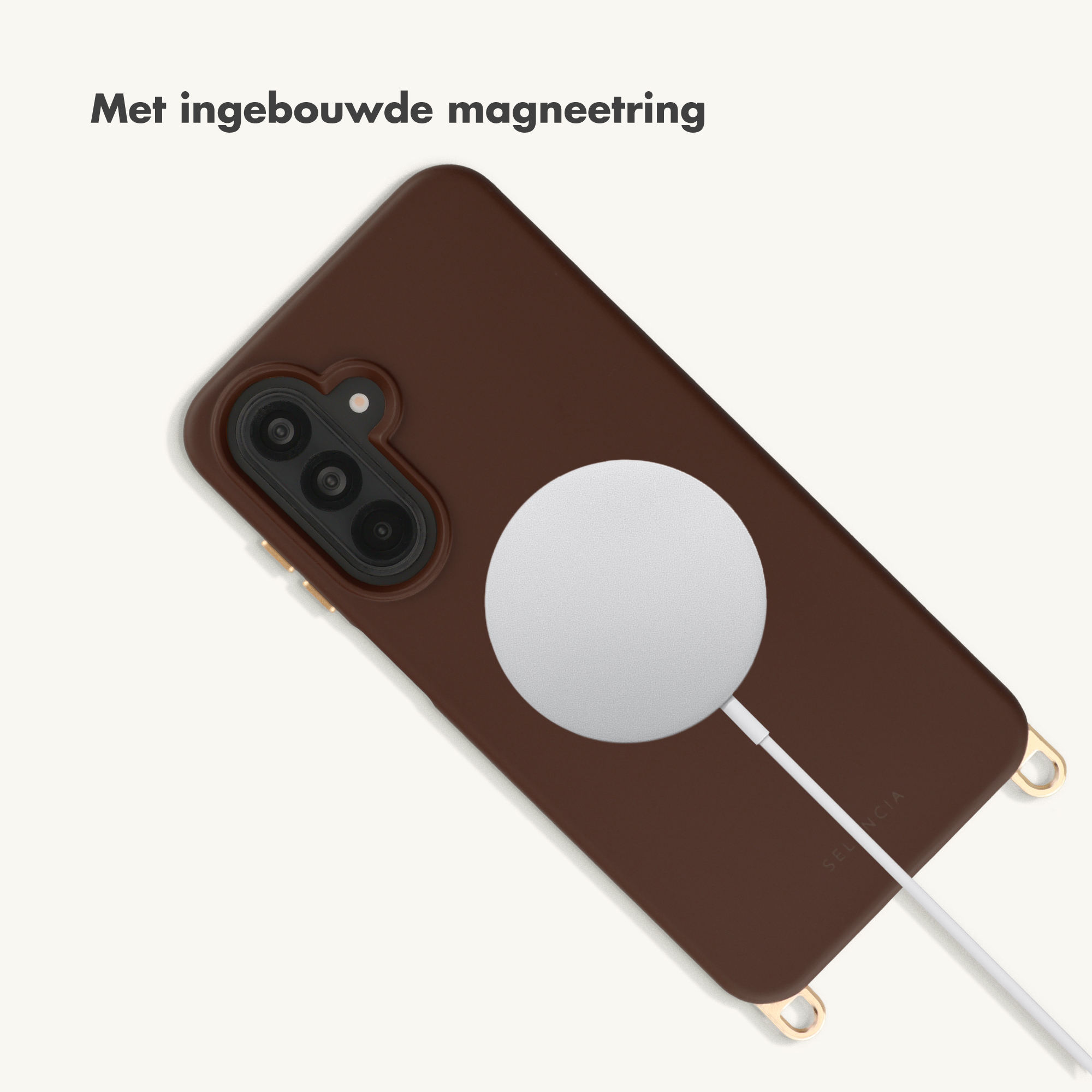Bruine telefoonhoes met ingebouwde magneetring en witte oplaadkabel.