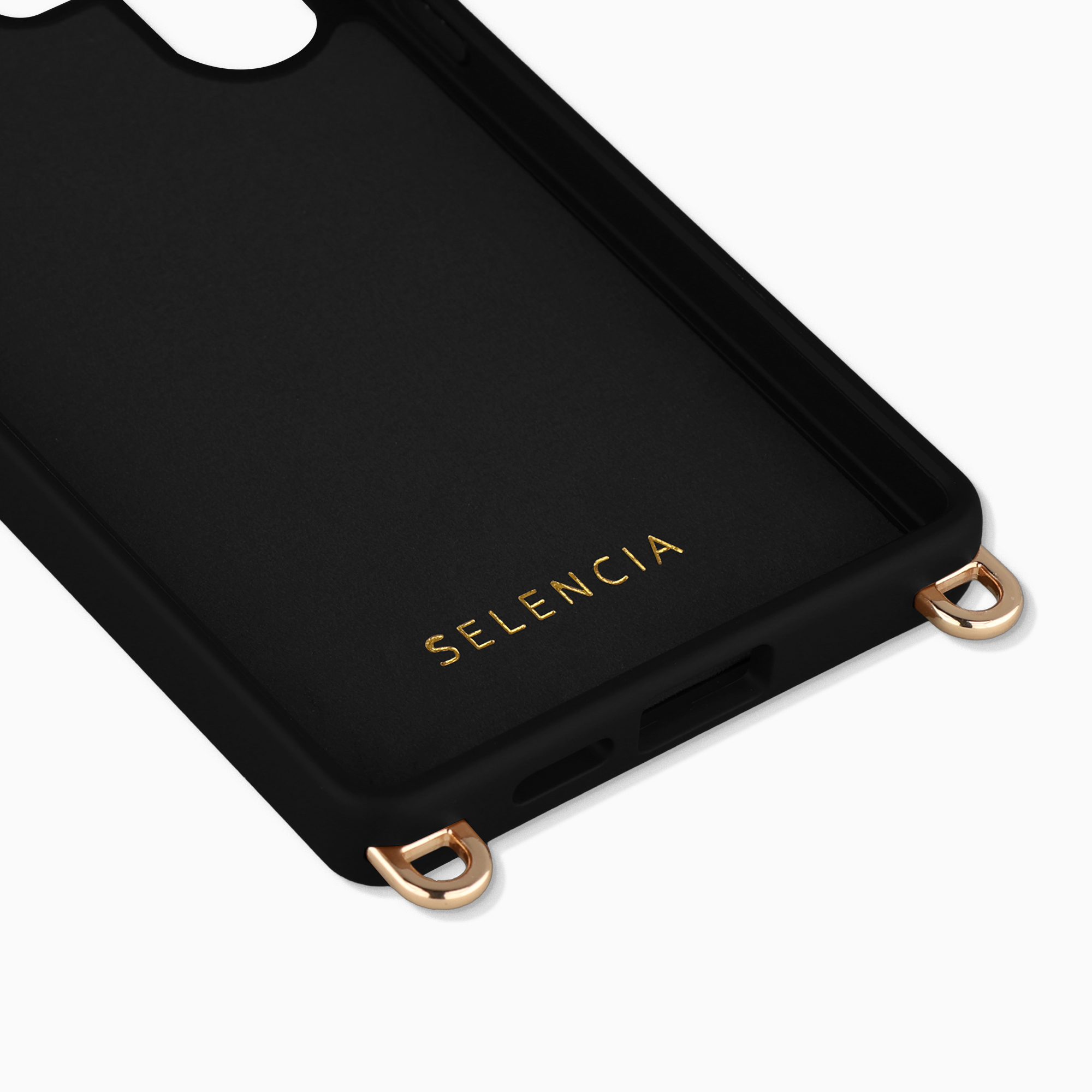 Coque de téléphone noire avec des boucles dorées et le texte SELENCIA.