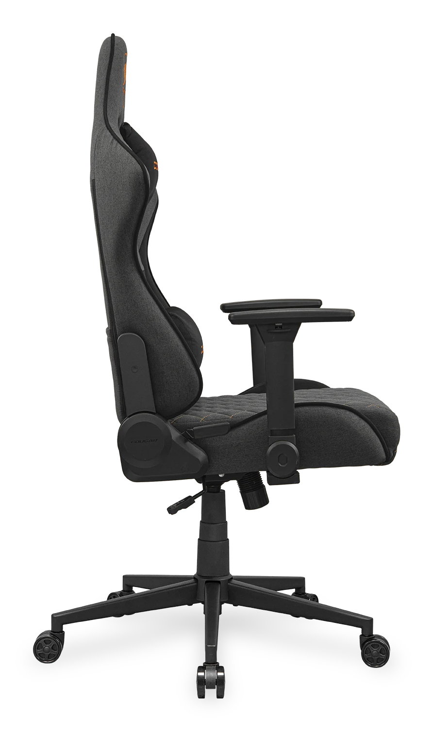 Vista laterale di una sedia da gaming grigio scuro con accenti arancioni su sfondo bianco.