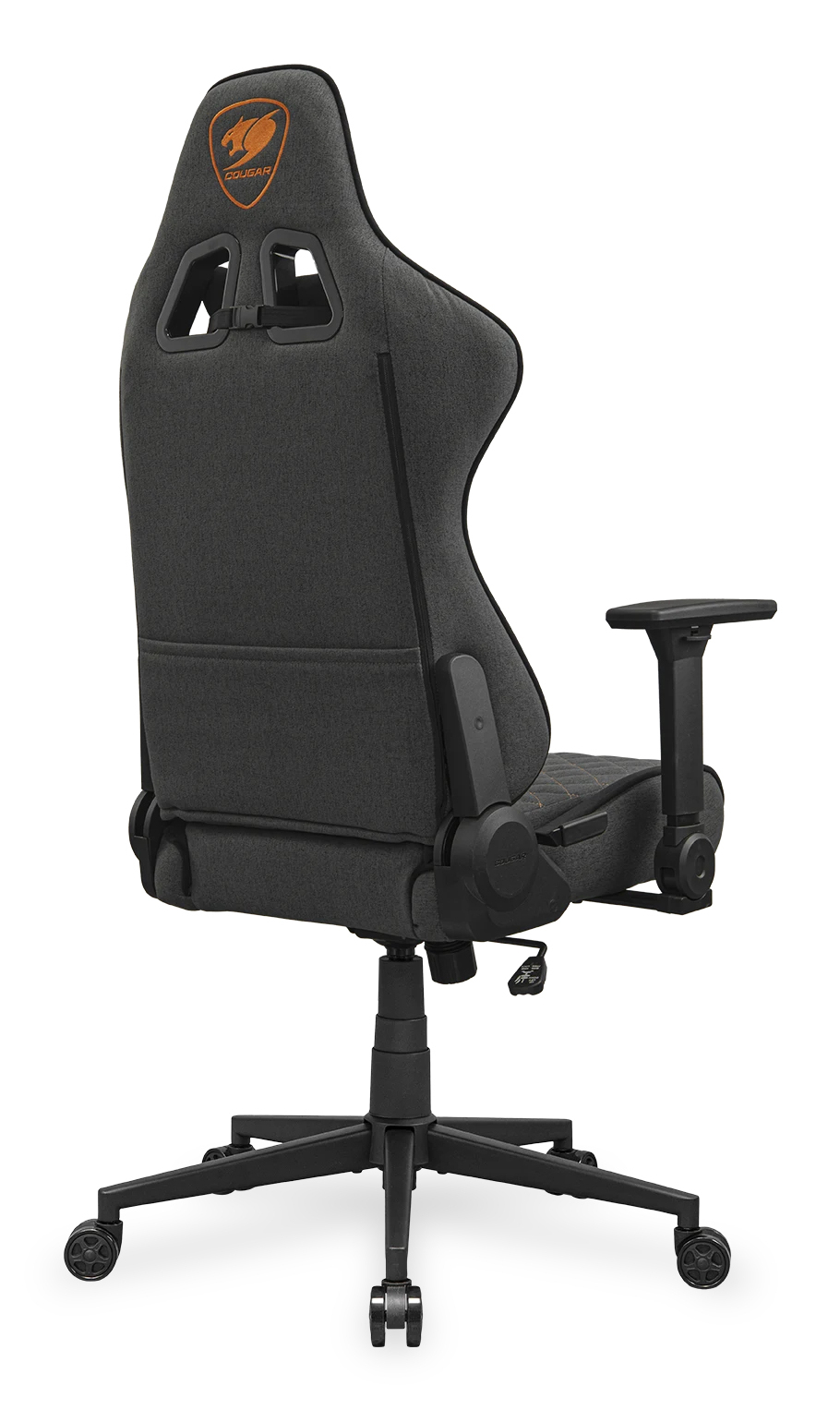 Una sedia da gaming grigia con logo arancione e braccioli, vista da dietro.