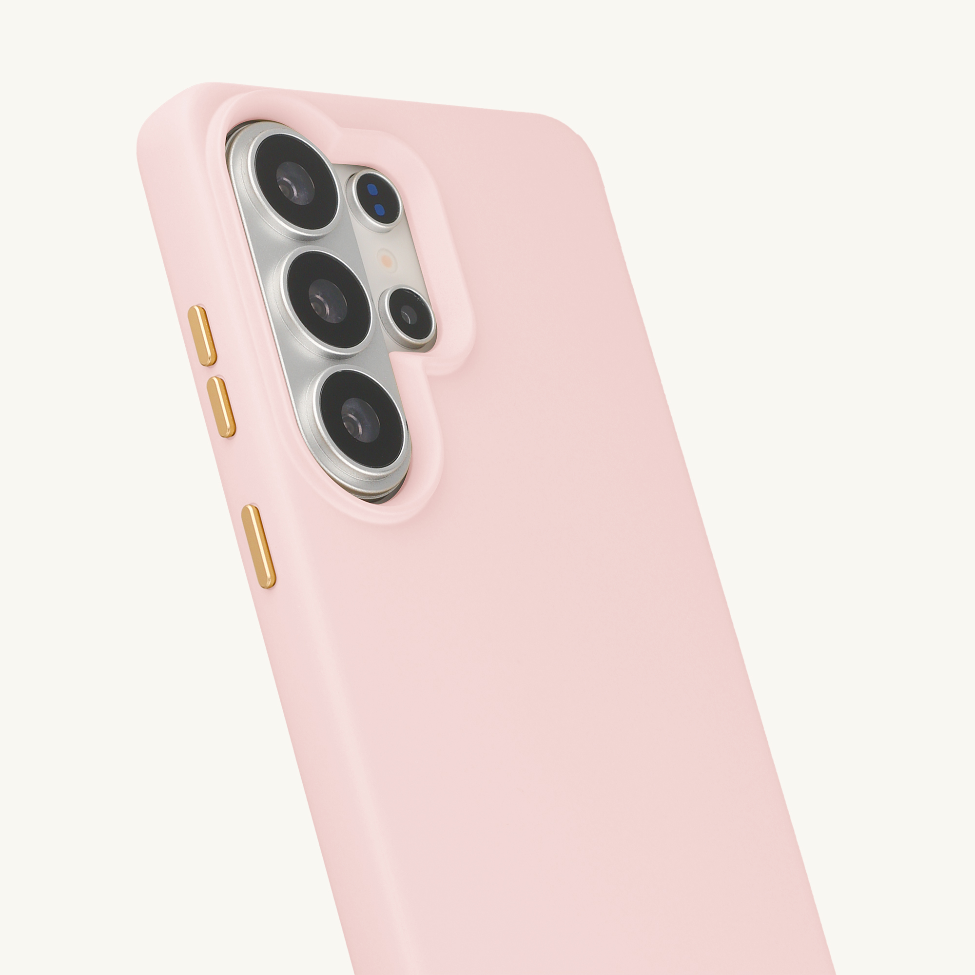 Une coque de téléphone rose montrant des objectifs de caméra et des boutons dorés.