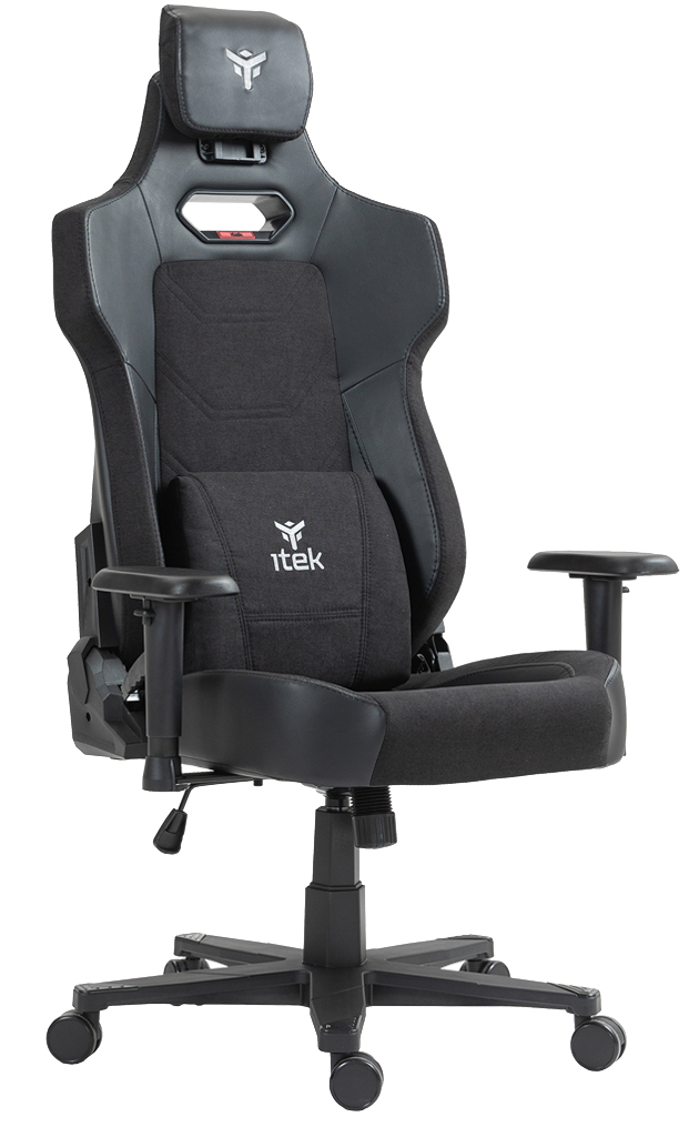 Una sedia da gaming nera con poggiatesta, cuscino lombare e braccioli.