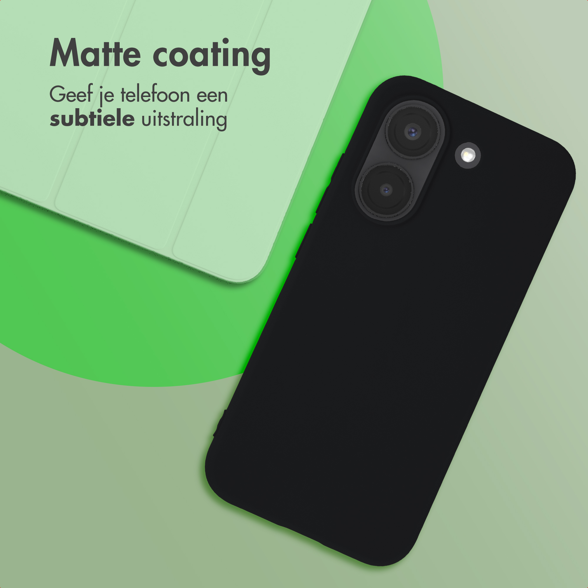 Zwarte matte telefoonhoes naast een lichtgroene hoes.