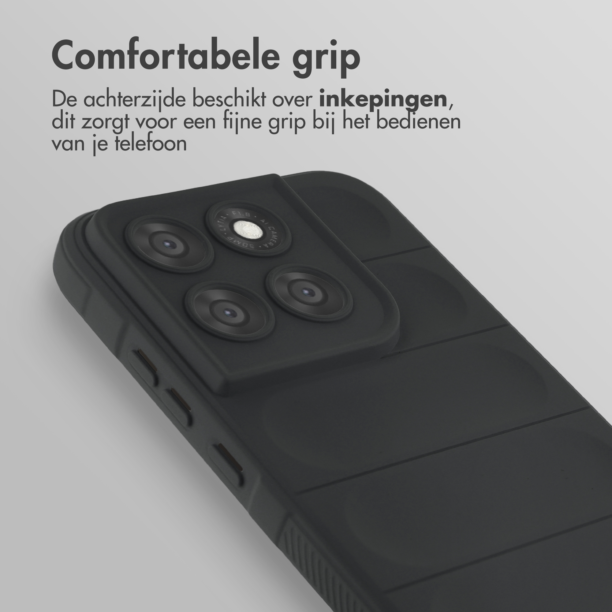Coque de téléphone noire avec trois objectifs et rainures pour une meilleure prise.
