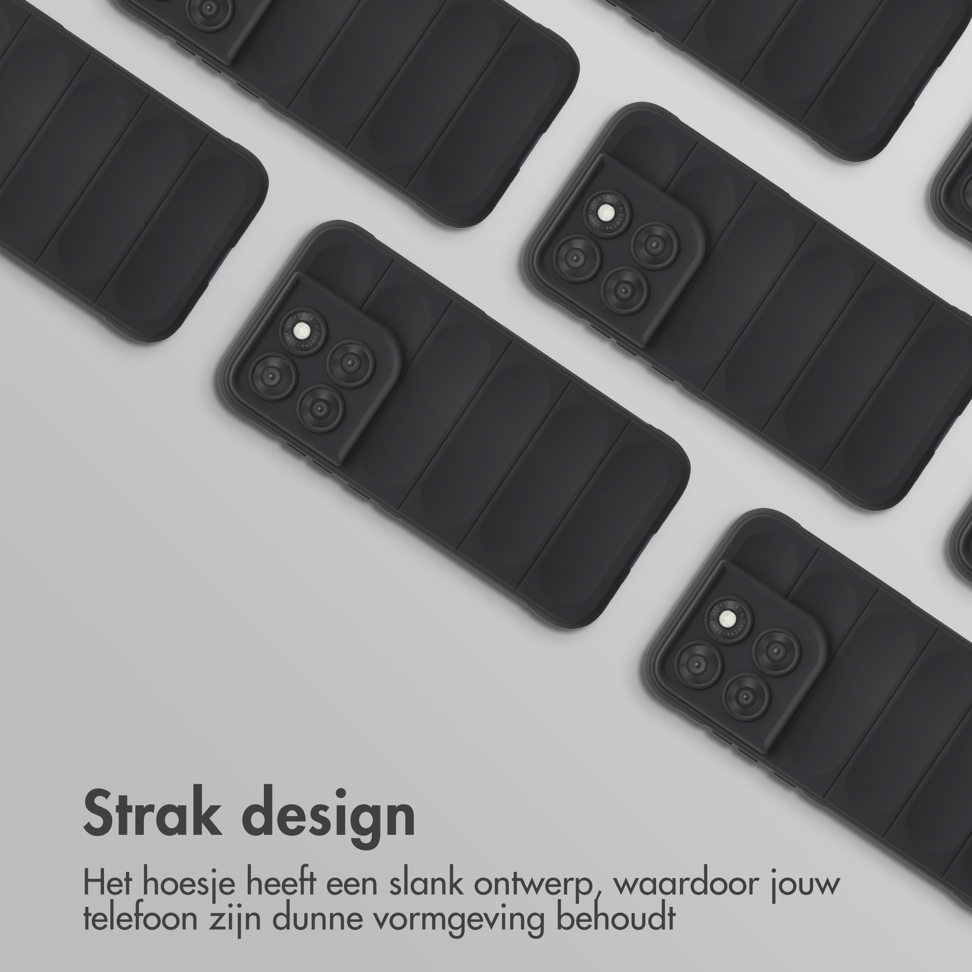 Plusieurs coques de téléphone noires avec design côtelé et modules caméra sur fond gris.