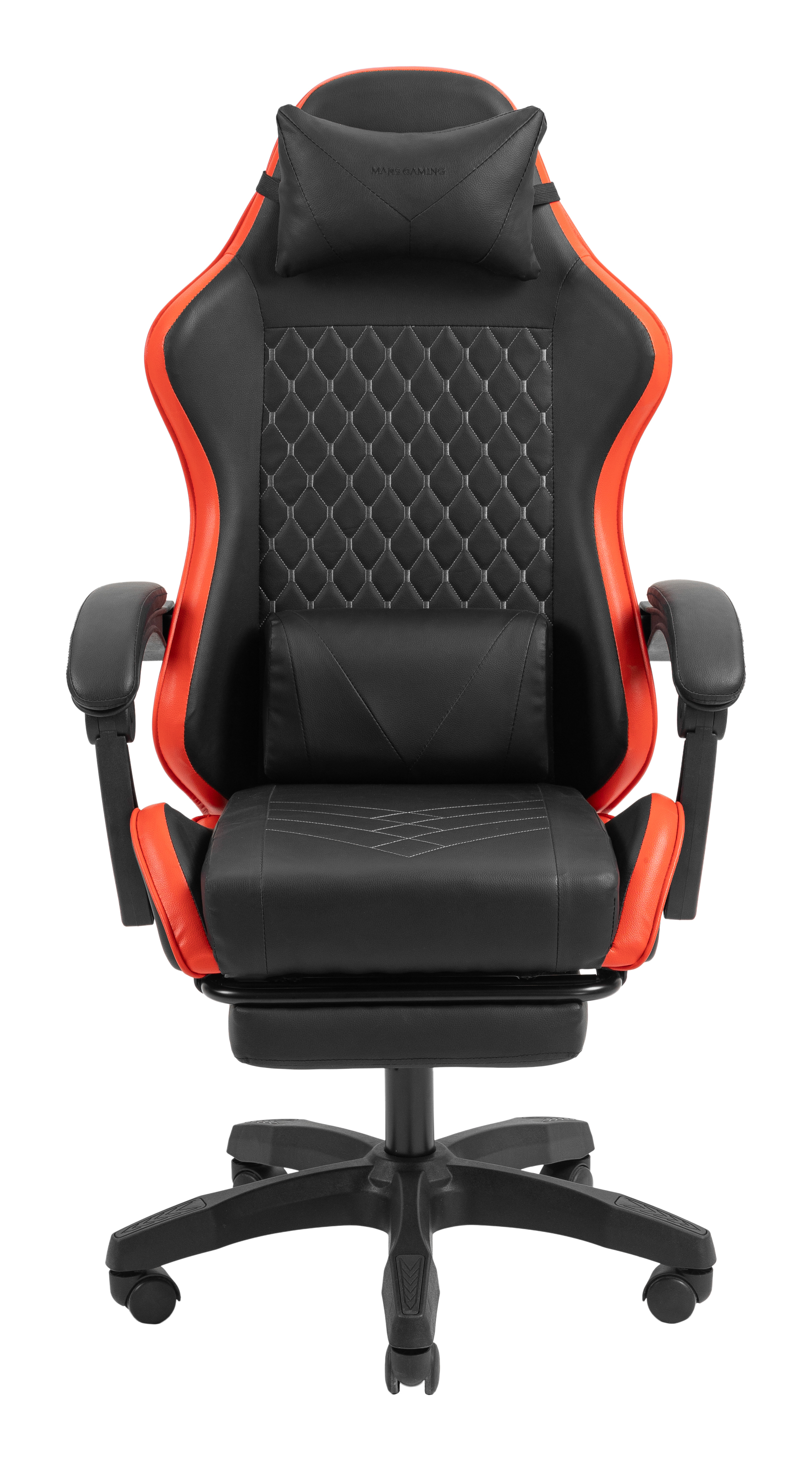 Una silla gamer negra con detalles rojos y reposapiés.