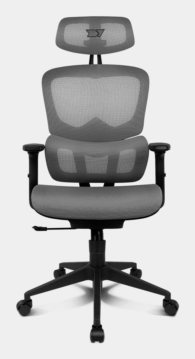 Silla de oficina de malla gris con reposacabezas y ruedas.