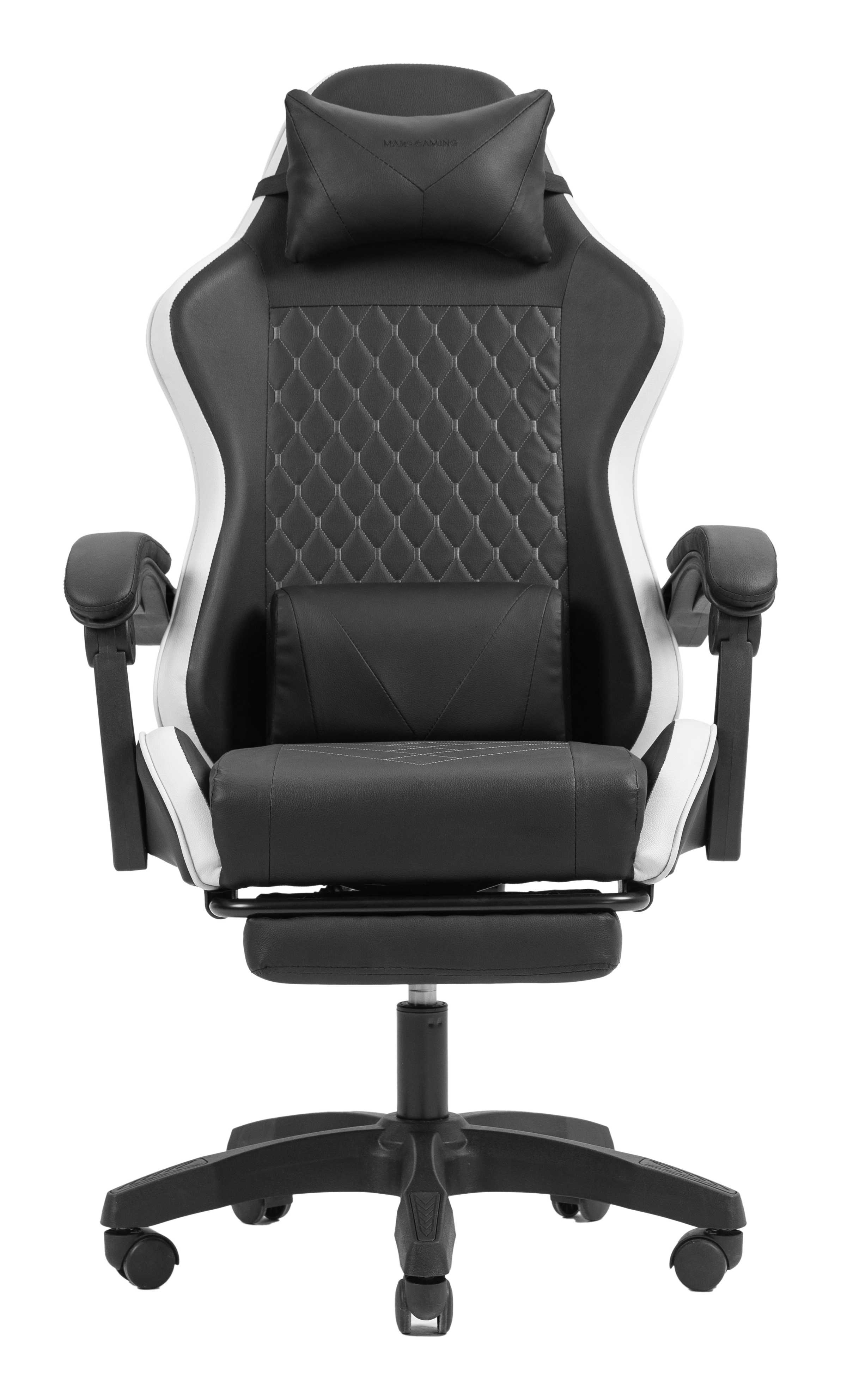 Una silla gamer negra con detalles blancos y reposapiés extensible.