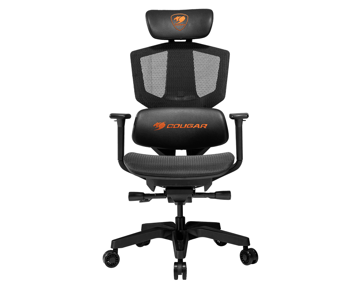 Una silla gamer negra con logo naranja en reposacabezas y asiento.