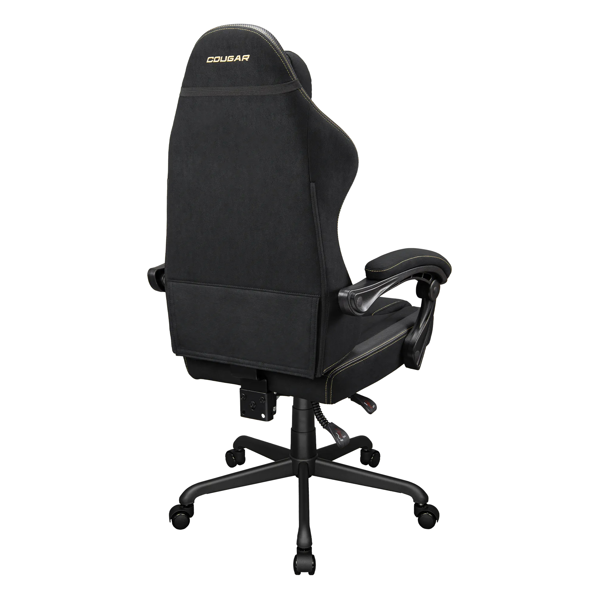 Silla gamer negra con costuras amarillas, vista desde atrás, con ruedas.