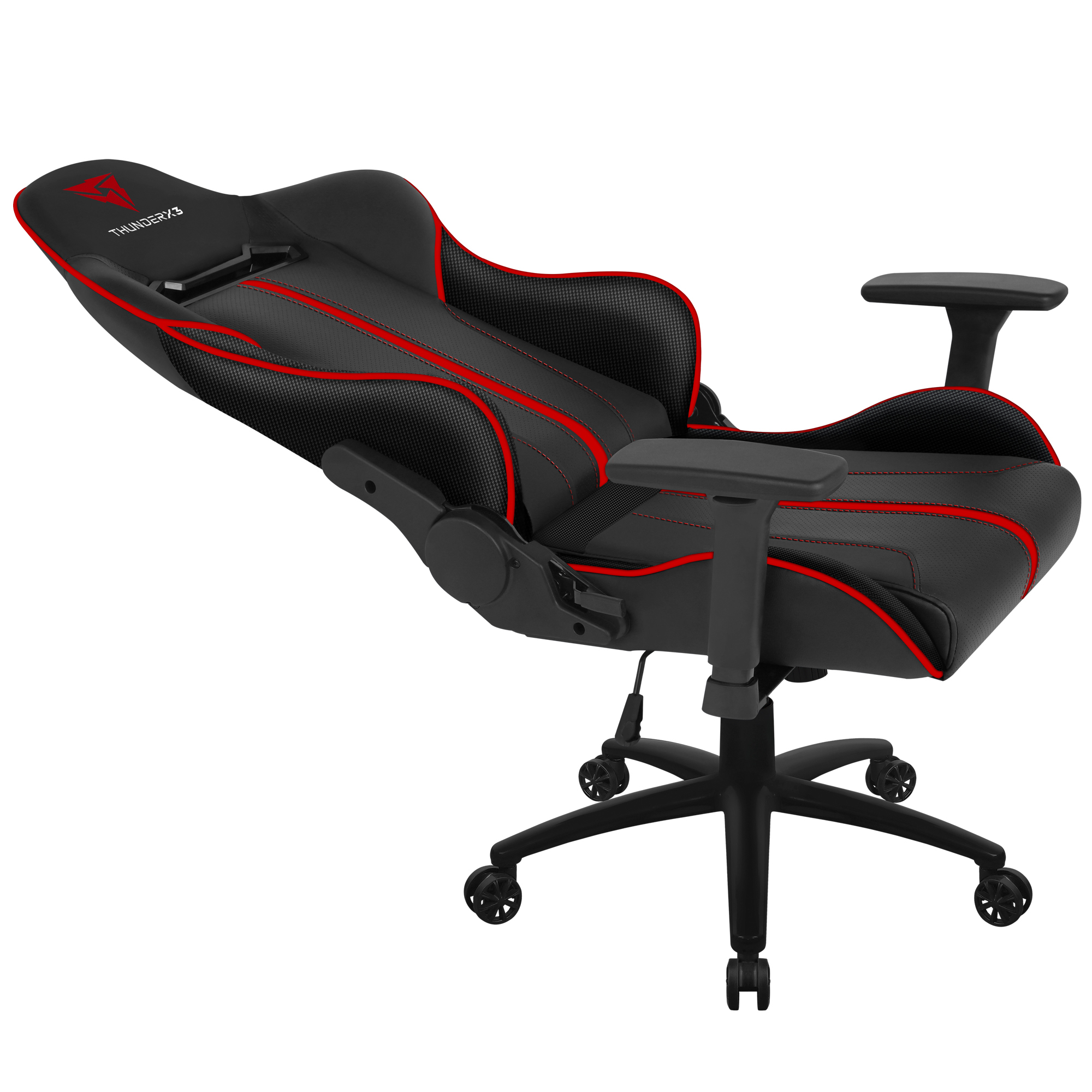 Ein schwarzer Gaming-Stuhl mit roten Akzenten und Rädern.