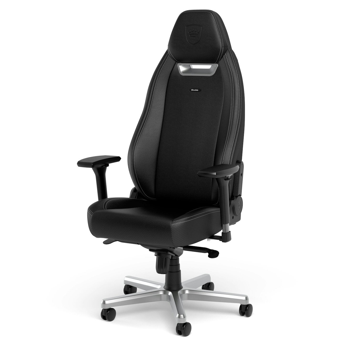Silla gamer negra con base y ruedas plateadas.
