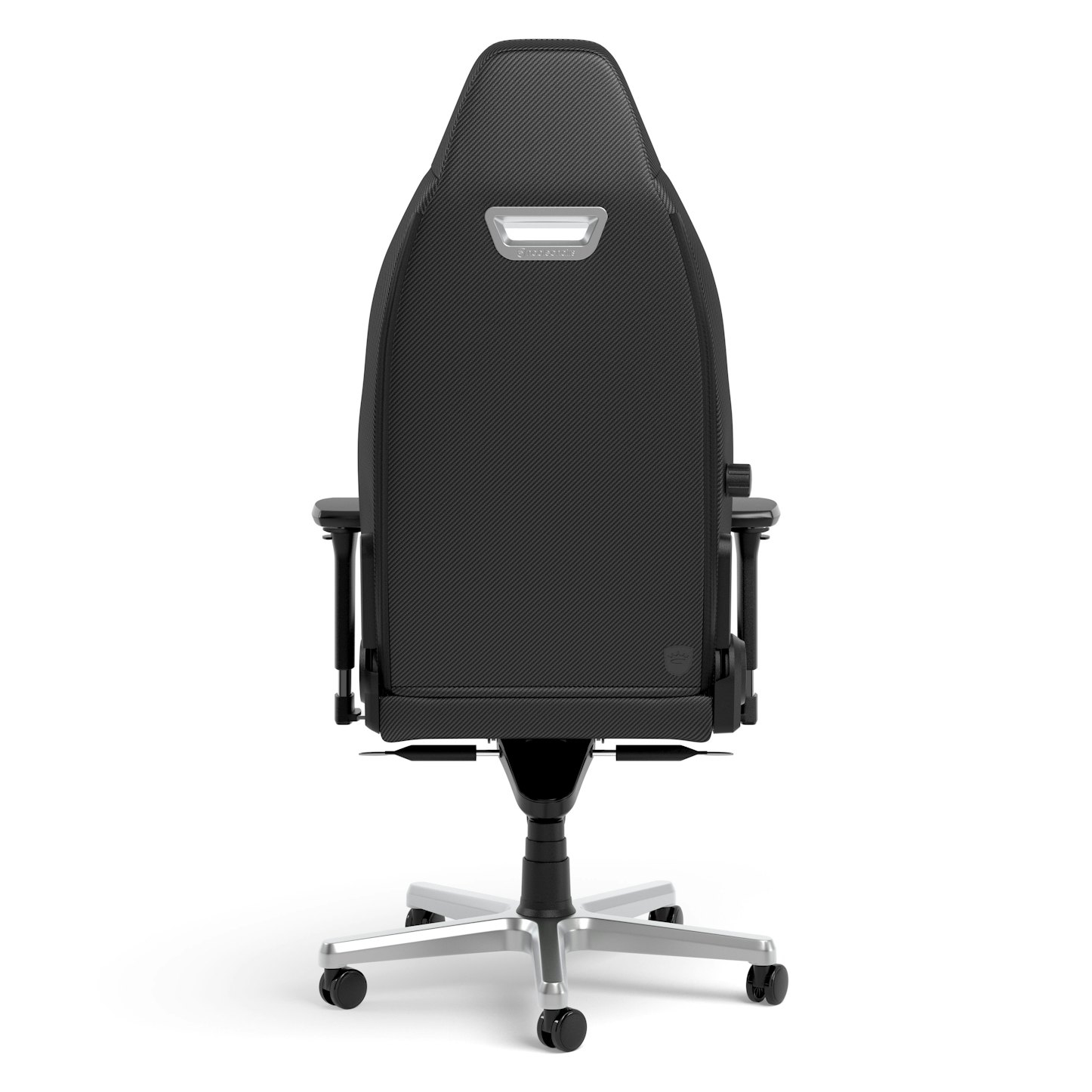 Vista trasera de una silla gamer negra con base y ruedas plateadas.