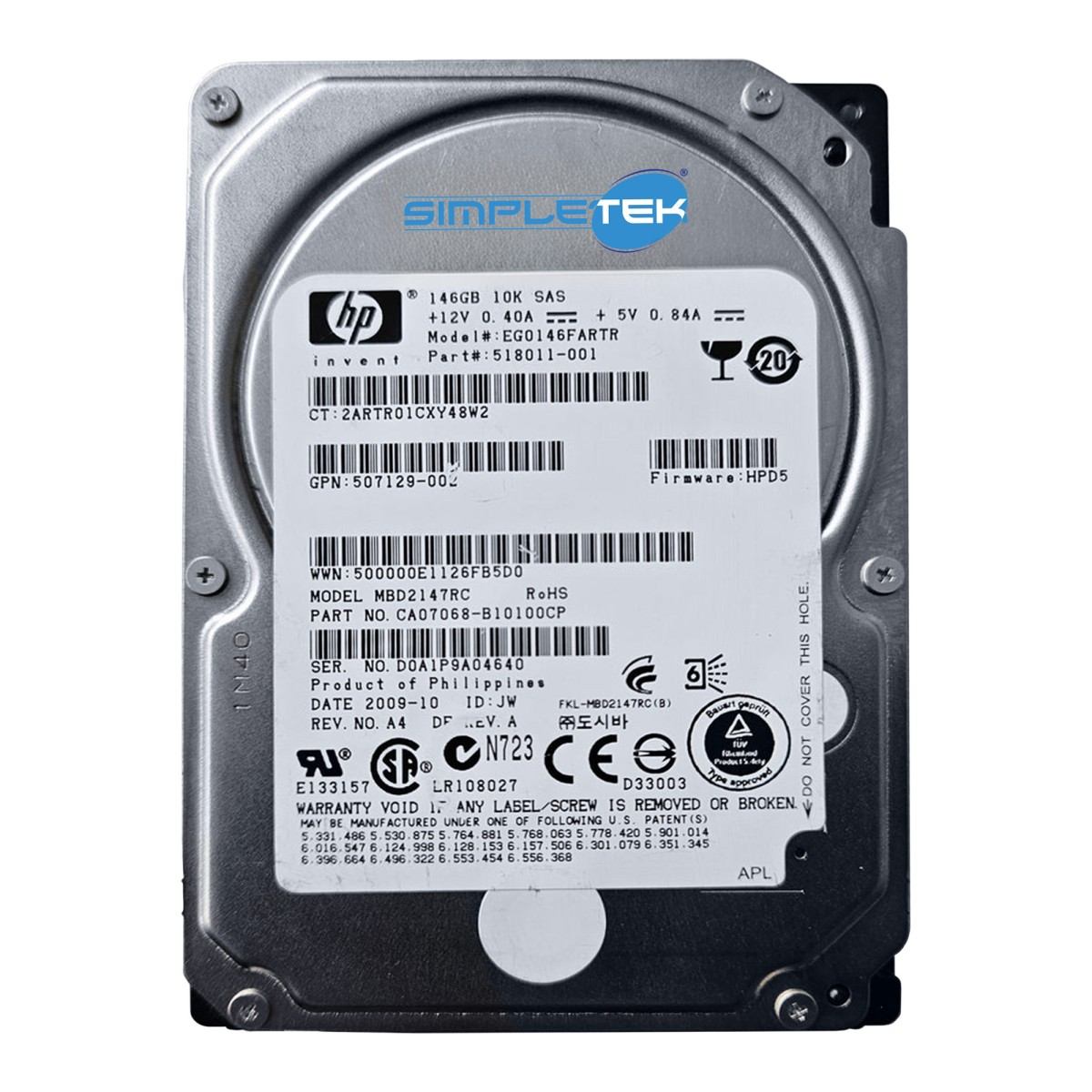 Un hard disk argentato con logo HP e dettagli tecnici.