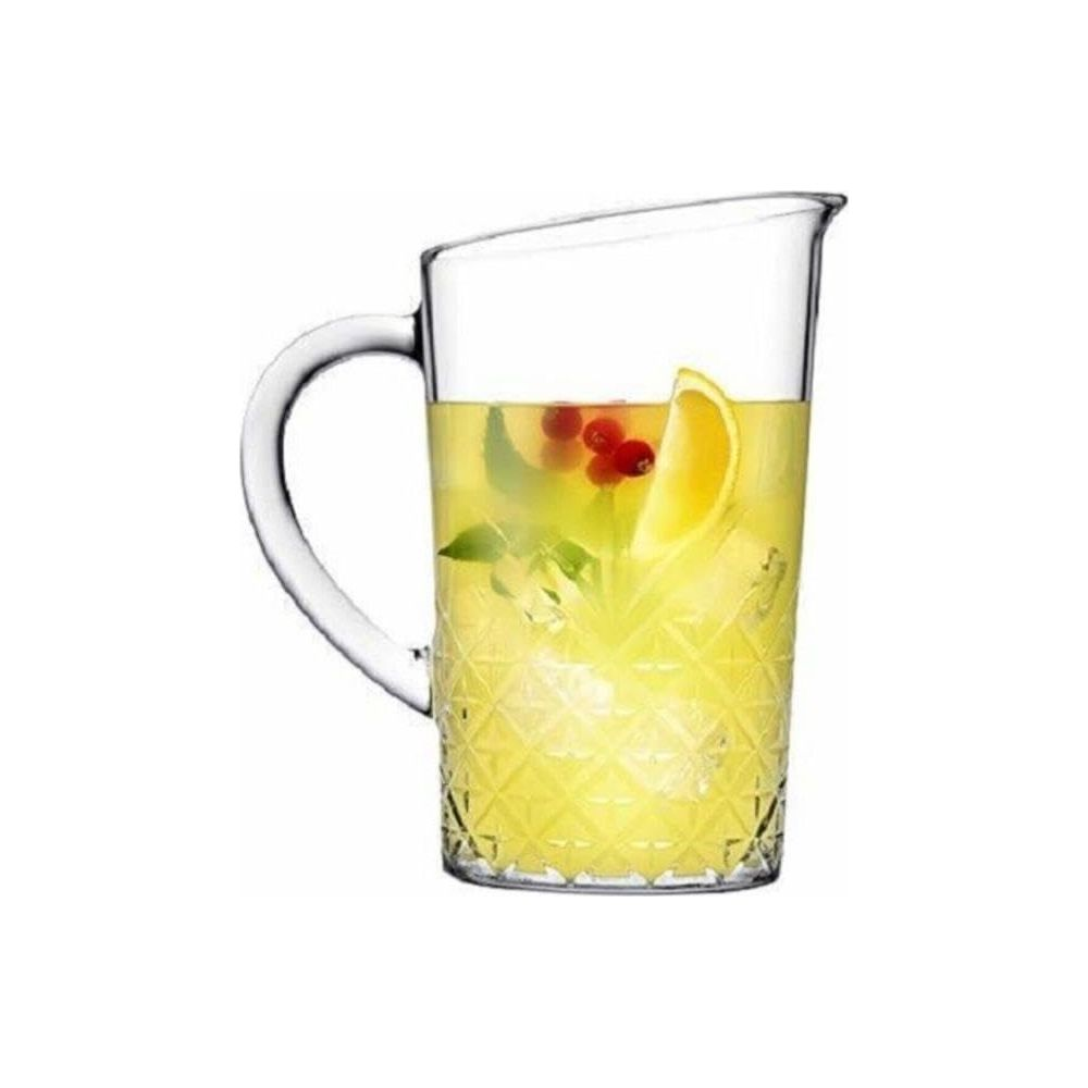 Sarı sıvı, limon, böğürtlen ve nane içeren cam sürahi.