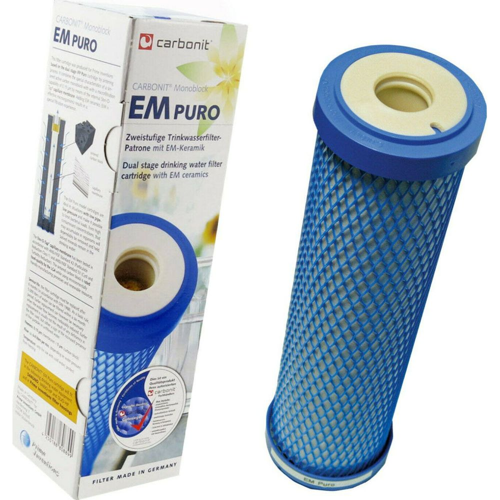 Cartuccia filtro acqua Carbonit EM Puro a doppio stadio e sua confezione.
