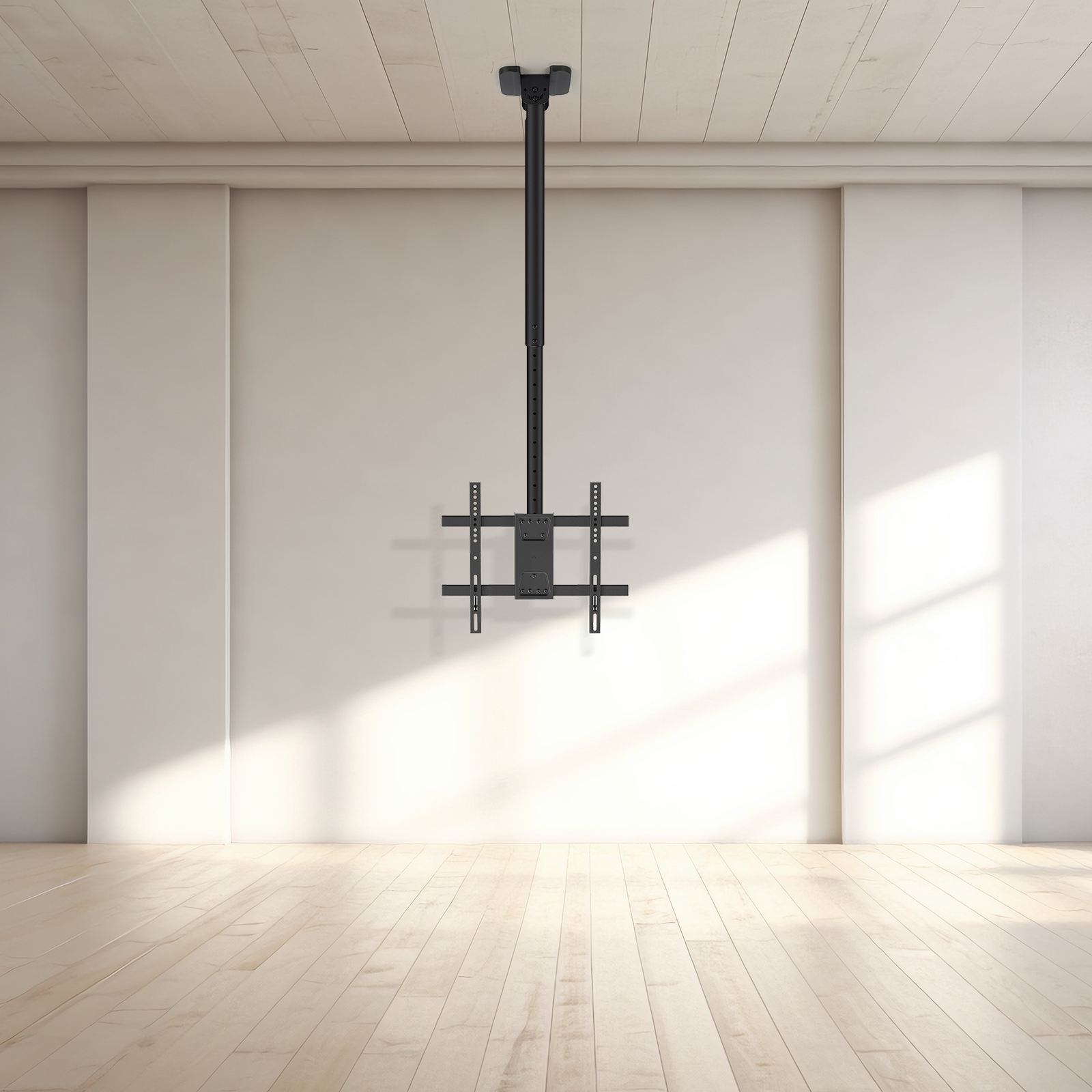 Un supporto da soffitto nero per TV pende dal soffitto.