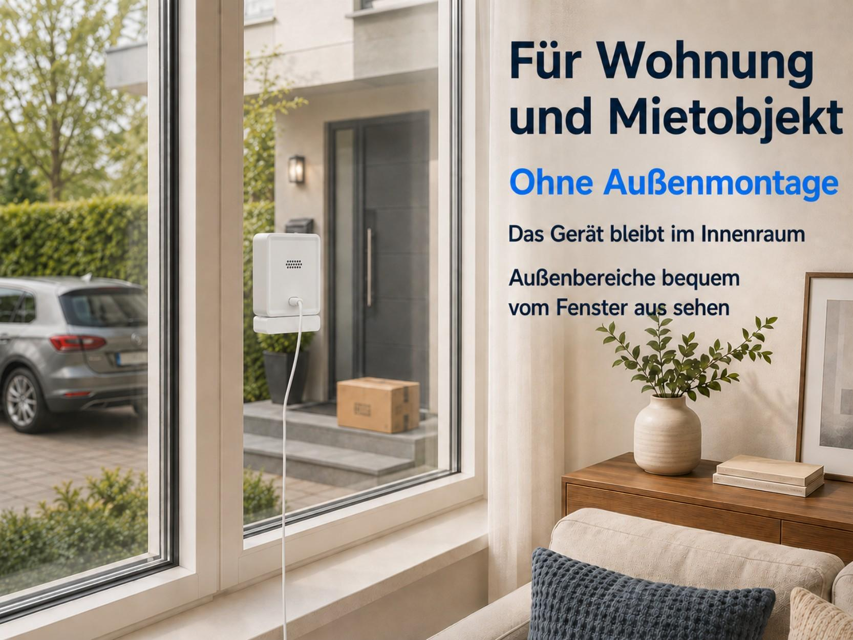 Ein weißes Fensterreinigungsgerät haftet an der Innenseite eines Fensters.