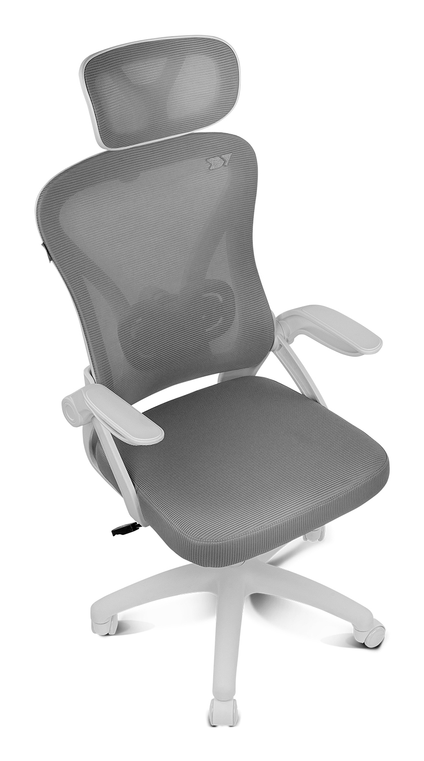 Una moderna silla de oficina de malla gris con marco blanco y reposacabezas ajustable.